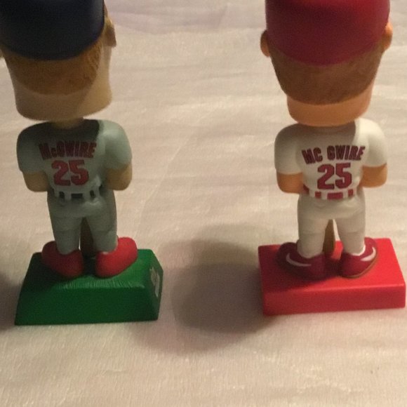 Set of 2 MLB Mark McGuire St. Louis Cardinals bobbleheads - 1999 & 2001 - Picture 5 of 10